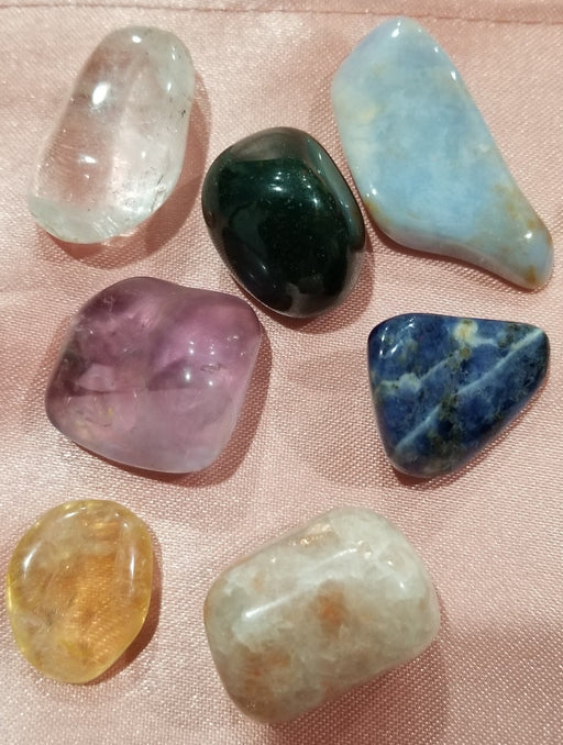 Spiritual Crystal Kit - Balancing your Qi with crystals, showcasing Sodalite, Amethyst, and Bloodstone, perfect for emotional balance and healing.