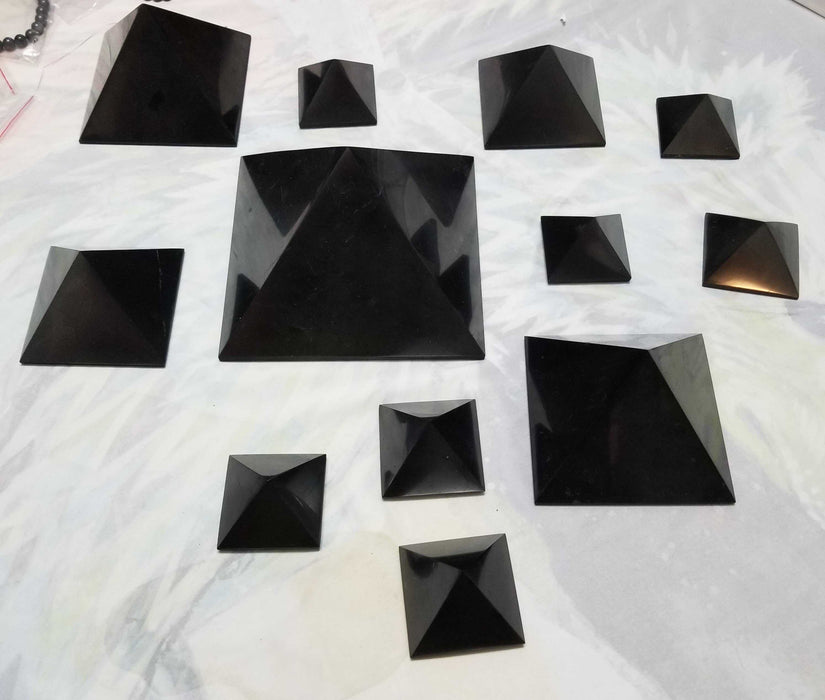 Shungite - Pyramid, ideal for reducing interference from Wi-Fi and electronic devices.